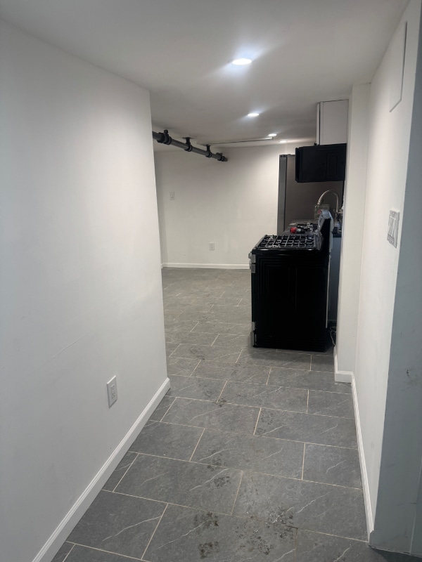 Building Photo - 9 Lawrence Ave