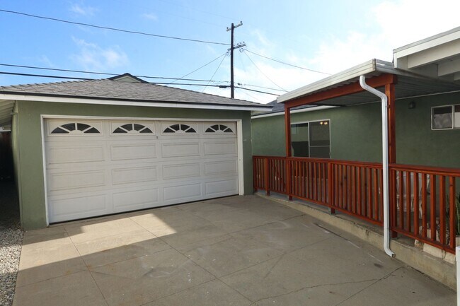 Building Photo - Home in North Kentwood Neighborhood of Wes...