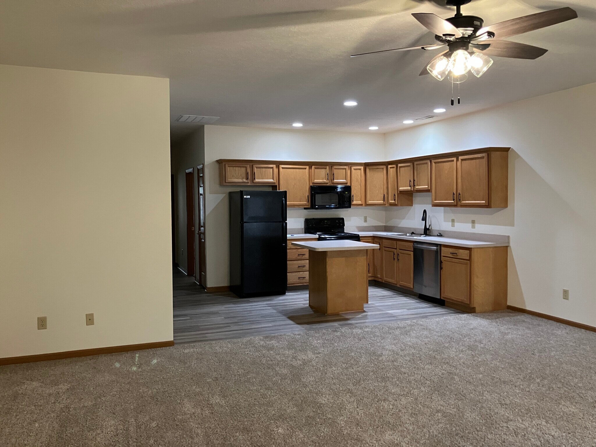 Building Photo - 1023 Laurel Tree Ct