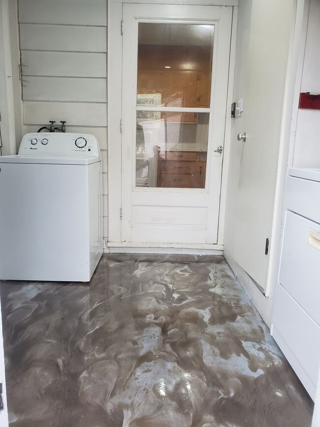 Building Photo - 615 Kraybill Church Rd