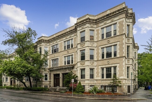 Building Photo - 481 Boylston St