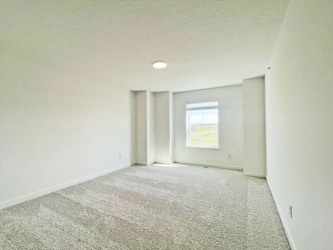 Building Photo - Sparkling New Townhome 3 Bedrooms Plus Office-Loft, Just Built, Move Right In!