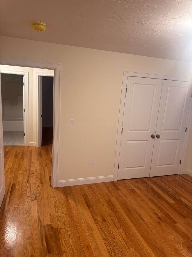 Building Photo - Beautiful 3 Bedroom 2.5 Bath Townhouse Ava...