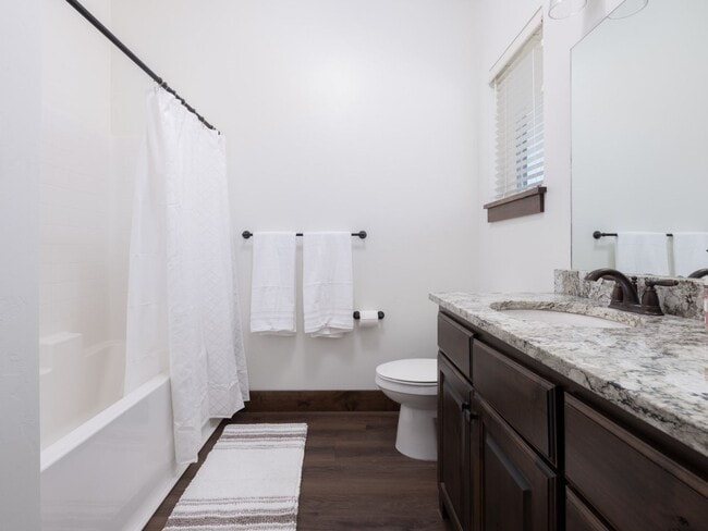 Building Photo - Seasonal Finished 2 BR 2.5 Bath with attac...