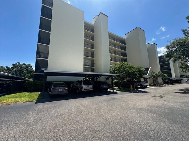 Building Photo - 2700 Cove Cay Dr