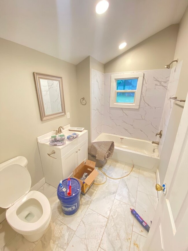 Building Photo - Fully Renovated 2bd/1ba House close to Downtown & I77