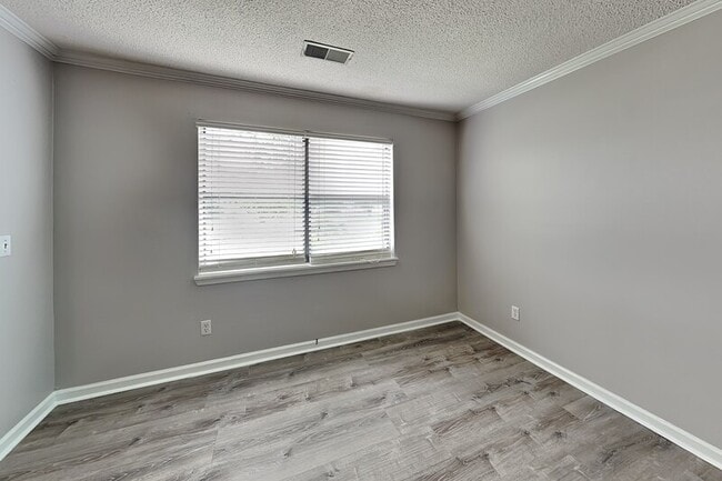 Building Photo - 2468 Hampstead Dr