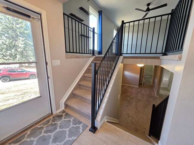 Building Photo - Beautiful 4 Bed, 2 Bath Home In The Heart Of Colorado Springs!!!