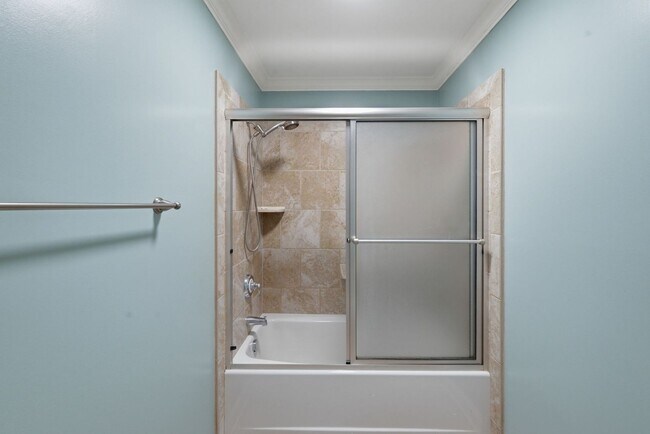 Building Photo - 1733 Carriage Ct
