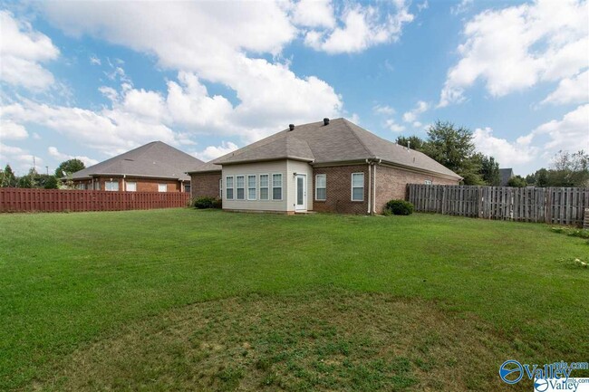 Building Photo - 123 Paul Revere Dr
