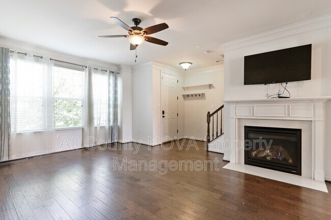 Building Photo - 213 Apricot St
