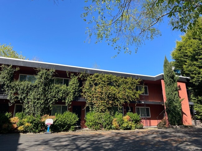 Building Photo - 2127 NE Halsey St