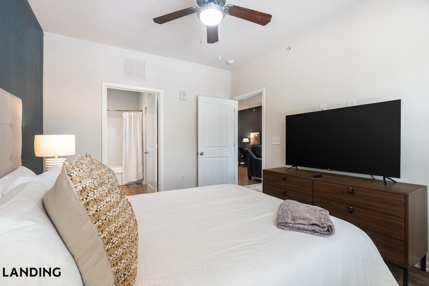 Building Photo - 655 W Mallard Creek Church Rd