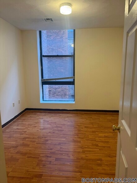 Building Photo - 81 Essex St