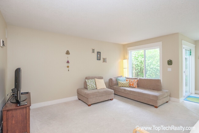 Building Photo - Lovely 4 Bedroom | 2.5 Bathroom Single Family Home | Corner Lot | Kaiser Woods Community