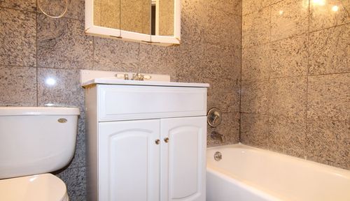 Building Photo - 306 E 12th St