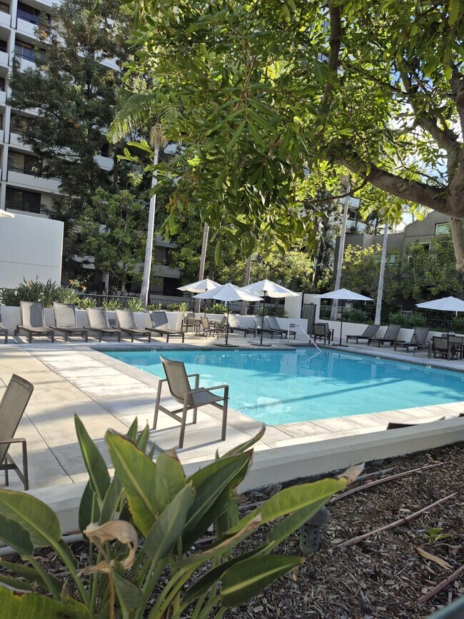 Building Photo - 600 W 9th St