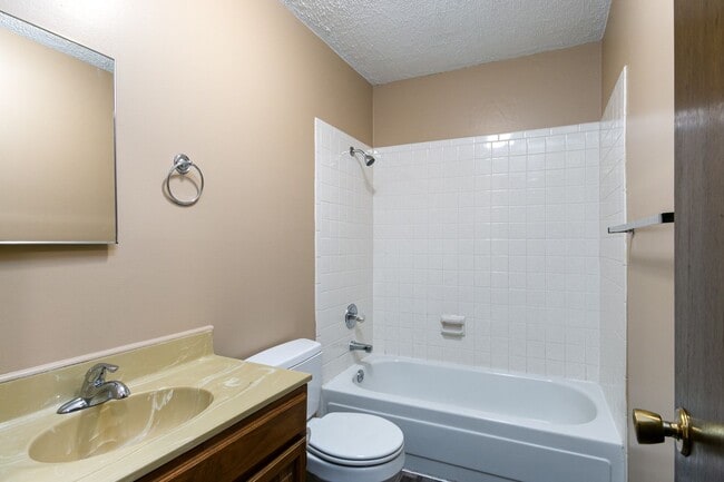 Building Photo - Blending Relaxation & Sophistication Creat...