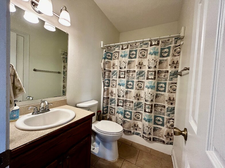 Building Photo - 346 Delia Dr