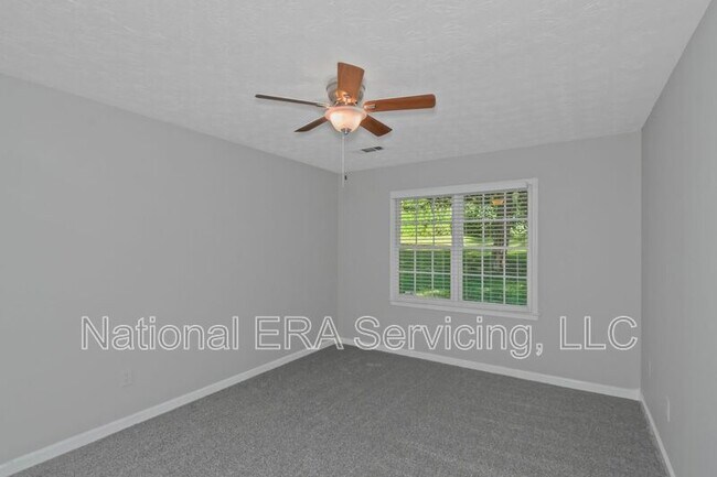 Building Photo - 213 Robin Ln