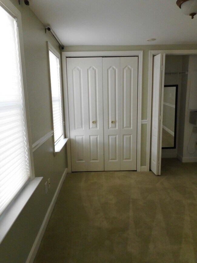 Building Photo - 608 Green St