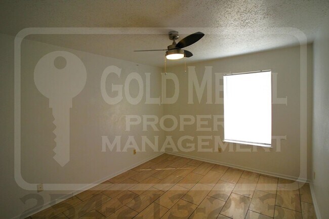 Building Photo - 2302 Hunt Dr