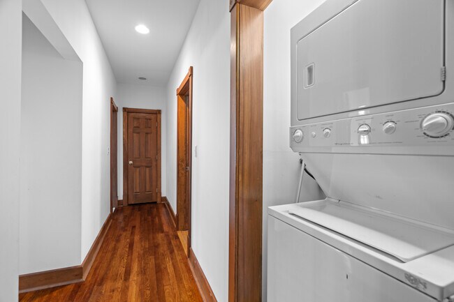 Building Photo - 623 Whitney Ave
