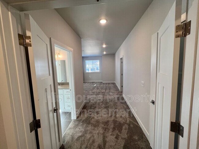 Building Photo - 4125 24th Street Rd