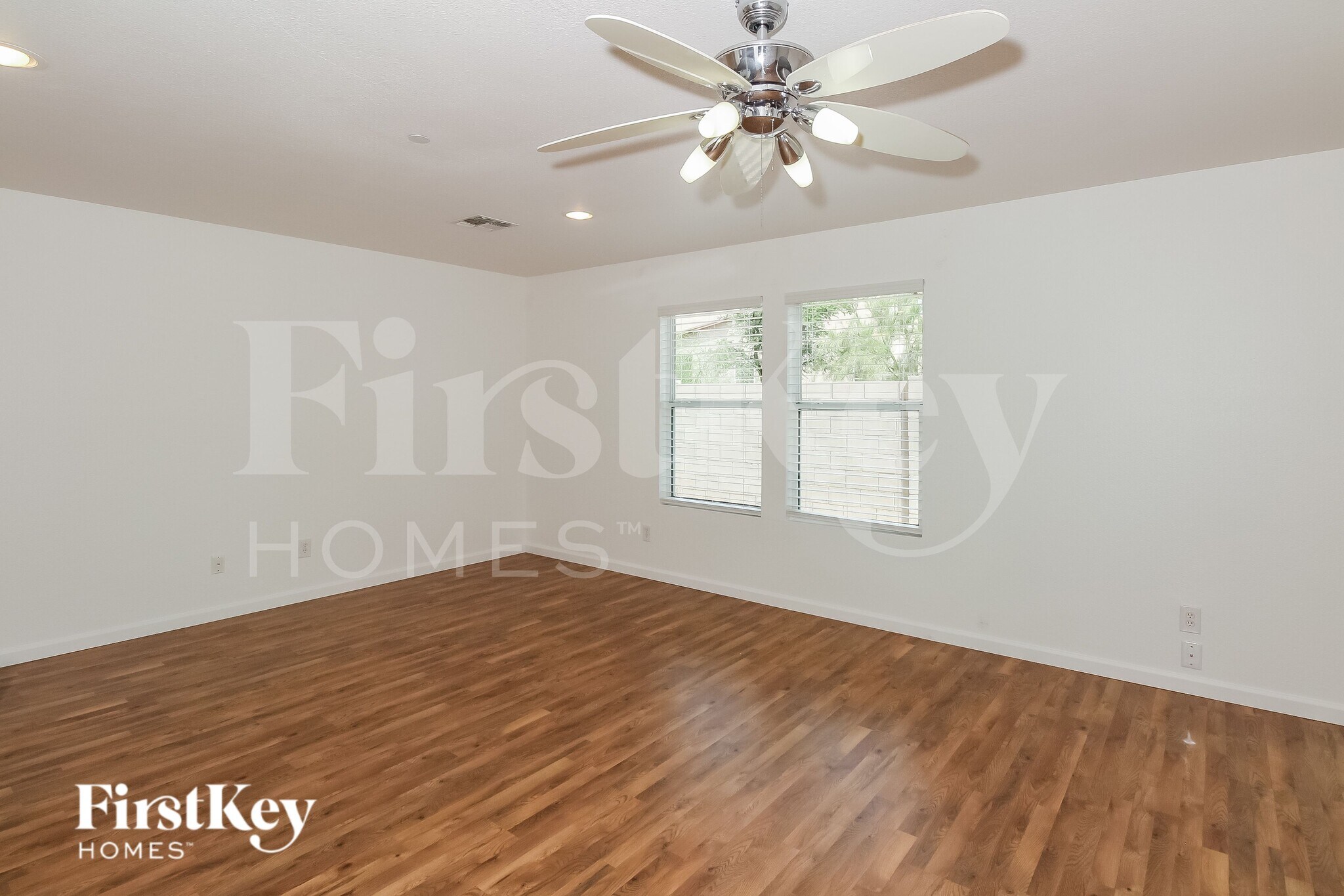 Building Photo - 8470 N Placita De La Manzana