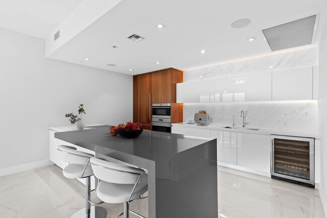 Building Photo - 701 N Fort Lauderdale Beach Blvd
