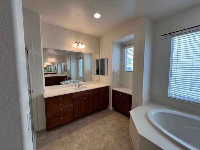 Building Photo - 2553 Acapulco Way
