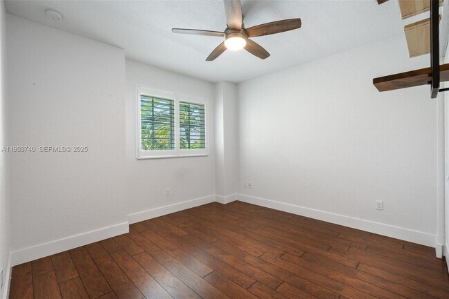 Building Photo - 4652 Horseshoe Cir