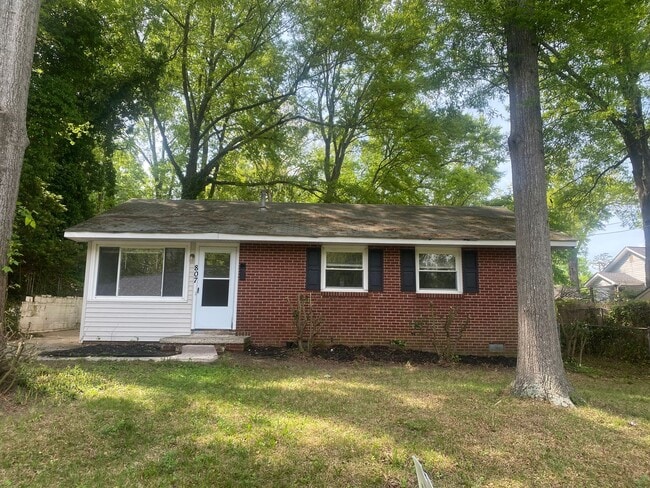 Primary Photo - Quaint three bedroom, two bath all electri...