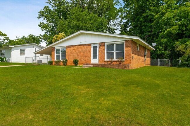 Building Photo - NE – Desirable Neighborhood, Brick Home, W...