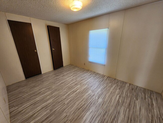 Building Photo - 33 Wilma Ln