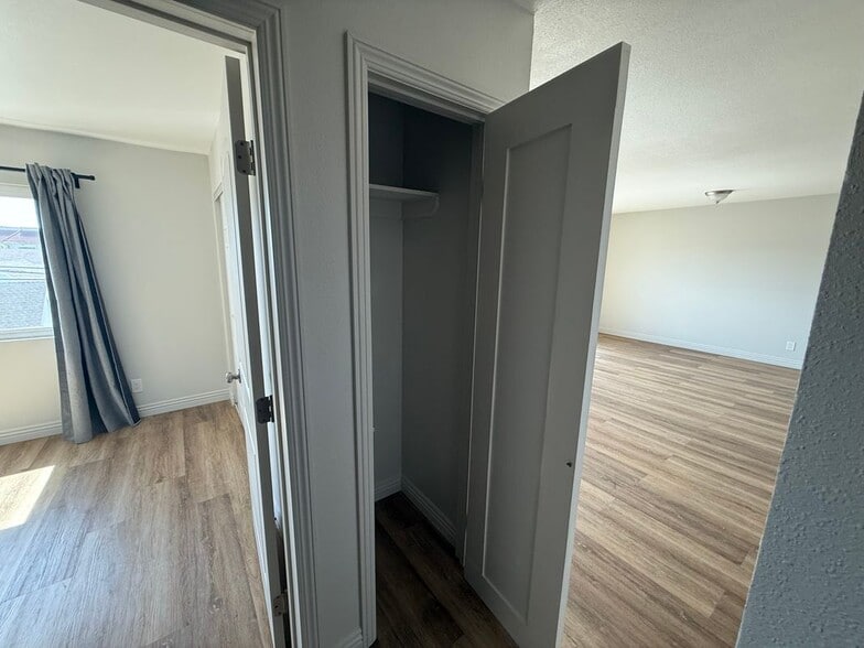 Building Photo - 400 N Hobart Blvd