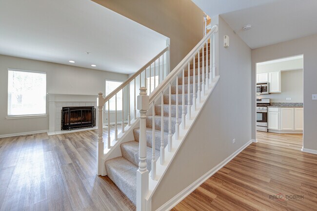 Building Photo - 2487 Dickens Dr