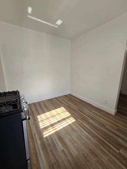 Building Photo - 7160 N Maroa Ave