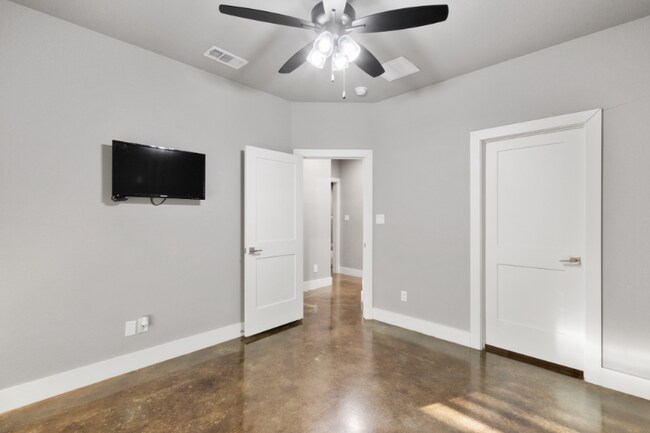 Building Photo - 512 Barham Ln