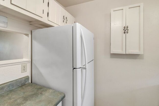 Building Photo - Cozy 2-Bedroom Condo Near CMU & St. Mary’s...