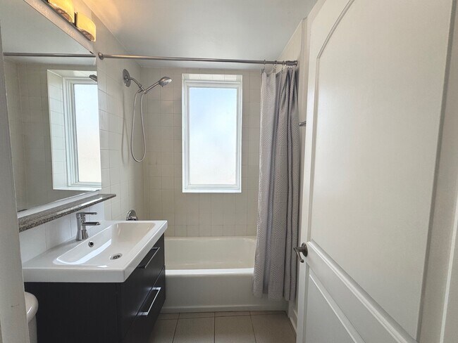 Building Photo - 4335 W Irving Park Rd