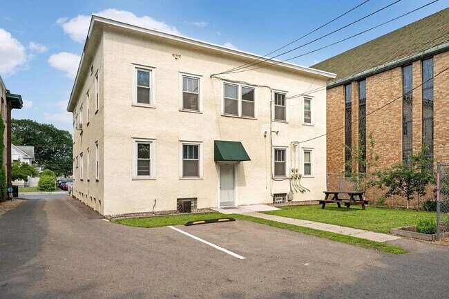 Building Photo - 1907 11th Ave S