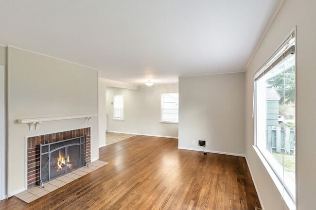 Building Photo - Great 2bd 1ba Cottage in Wedgwood