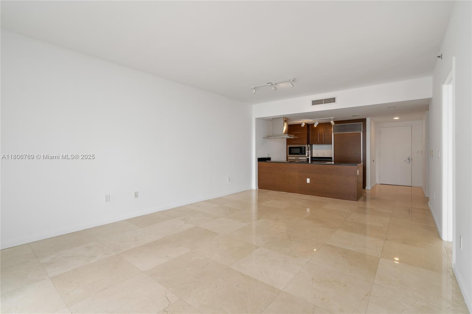 Building Photo - 475 Brickell Ave