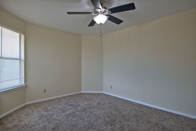 Building Photo - 6489 Hart Ln