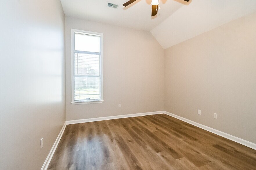 Building Photo - 6157 Braybourne Main