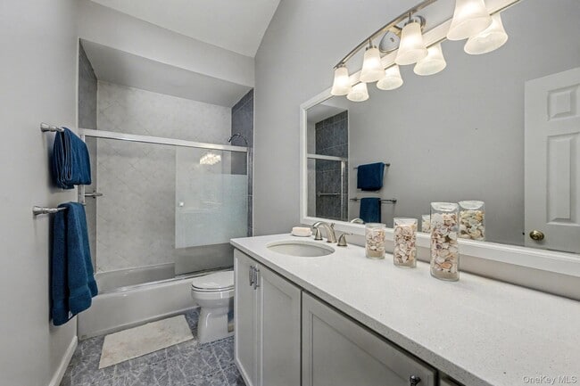 Building Photo - 22 7 Ave