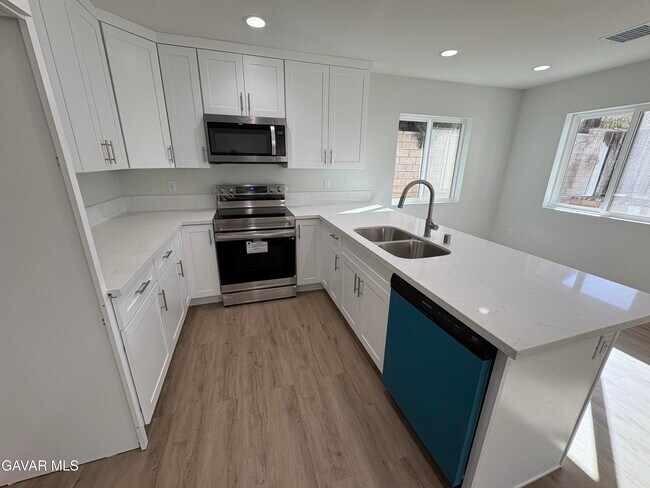 Building Photo - 338 Mesa Verde Ave