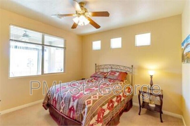 Building Photo - 3241 E Fourteen Fairway Dr