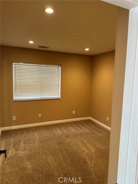 Building Photo - 137 E Country Club Blvd